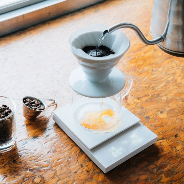 Hario Polaris Scale – Available in white and black