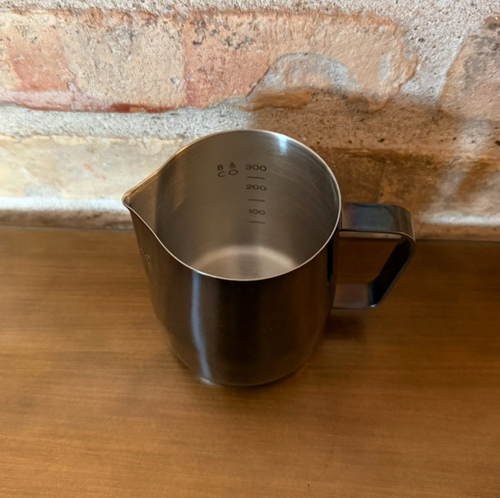 Barista &amp; Co – Core Milk Jug Pearl Black – 420 ml