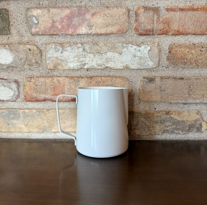 Espresso Gear – Non-Stick Milk Jug – 600 ml (White / Black)