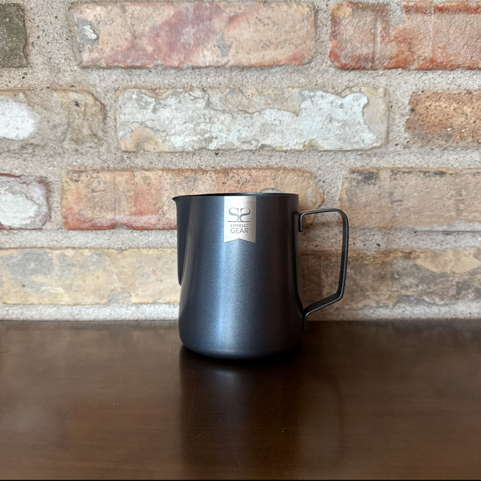 Espresso Gear – Non-Stick Milk Jug – 600 ml (White / Black)