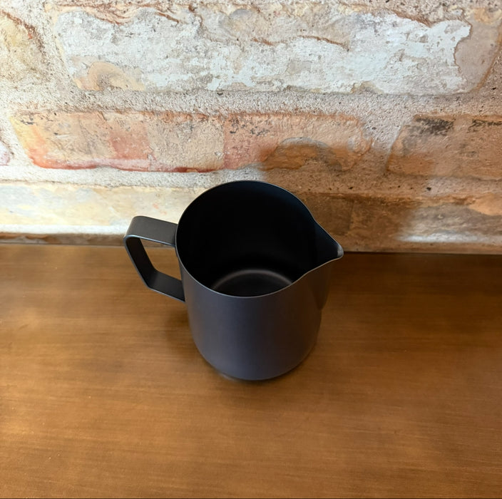 Espresso Gear – Non-Stick Milk Jug – 600 ml (White / Black)