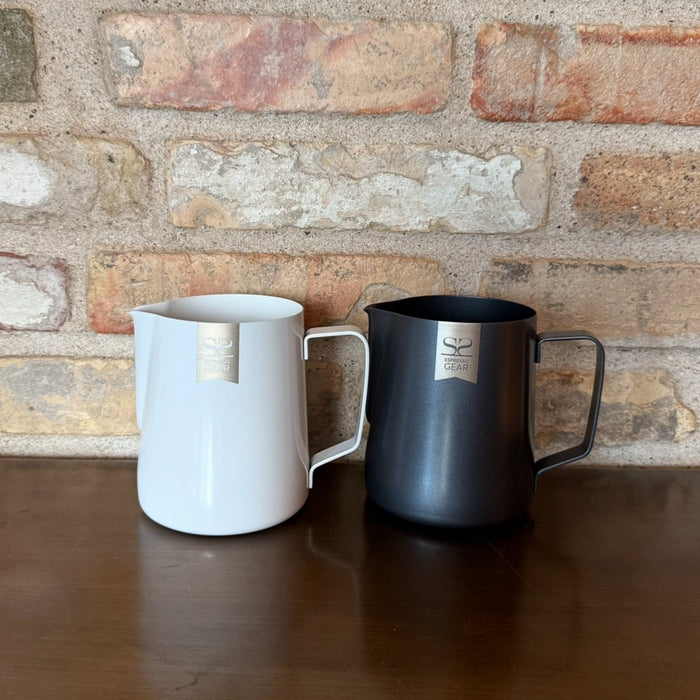 Espresso Gear – Non-Stick Milk Jug – 600 ml (White / Black)