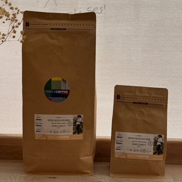 2 kaffe poser af forskellige størrelser 