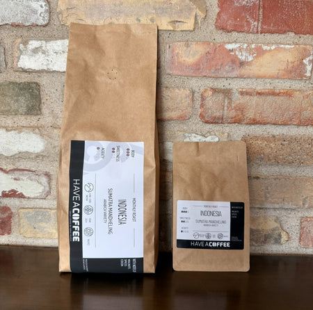 To forskellige størrelser poser med Have A Coffee Indonesia Sumatra Mandheling kaffebønner.